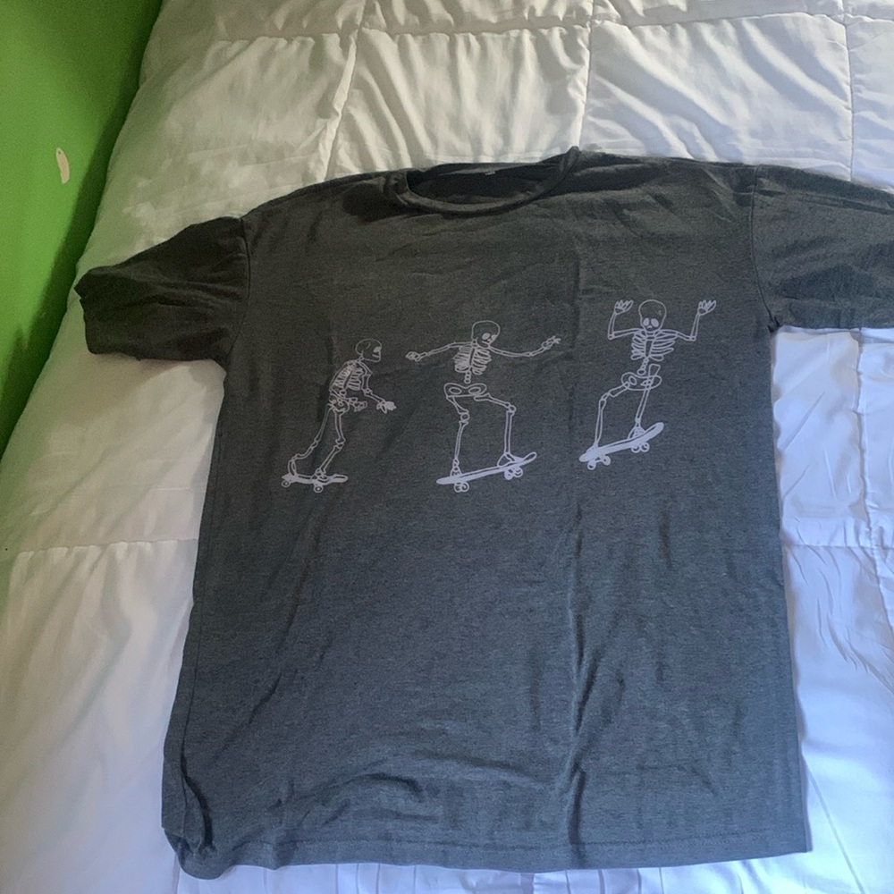 Stake boarding skeletons tee